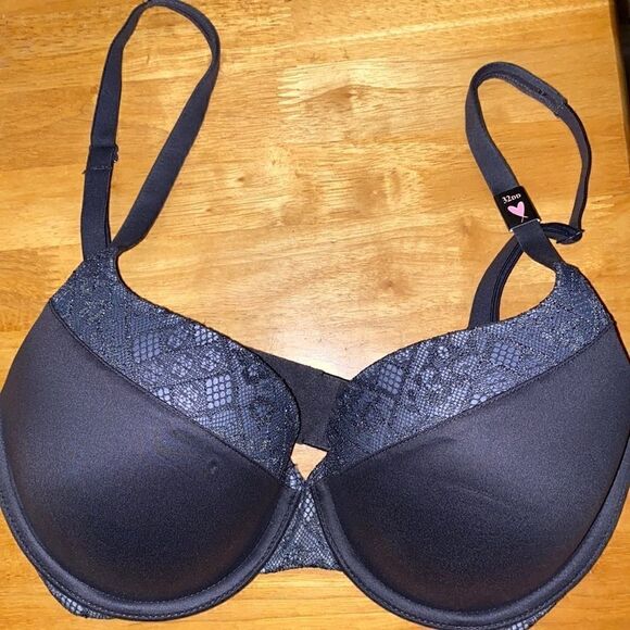 Victoria’s Secret body by Victoria 32DD bra NEW - Picture 1 of 3